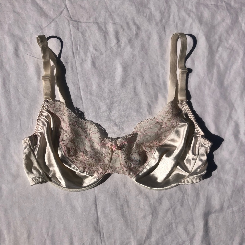 Vintage white lacy Olga bra